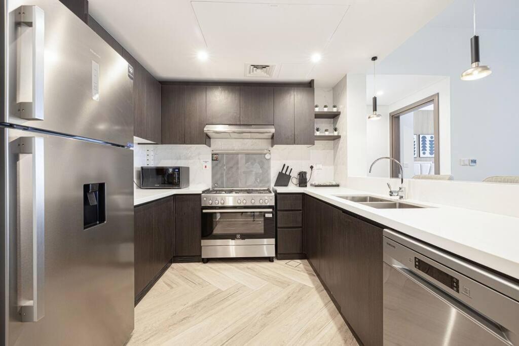 Апартаменты Chic 2 Bed Near Trade Centre With 5 Star Amenities Дубай Экстерьер фото