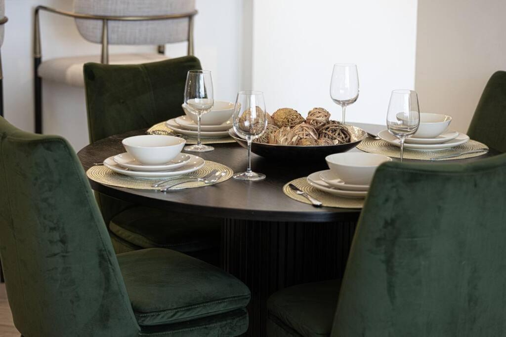 Апартаменты Chic 2 Bed Near Trade Centre With 5 Star Amenities Дубай Экстерьер фото