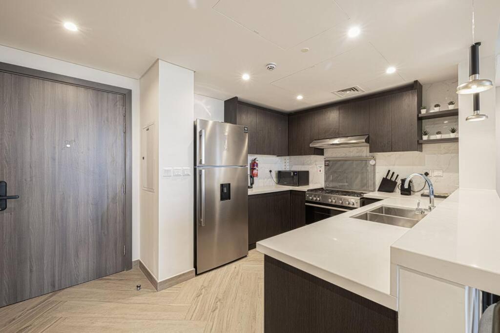 Апартаменты Chic 2 Bed Near Trade Centre With 5 Star Amenities Дубай Экстерьер фото
