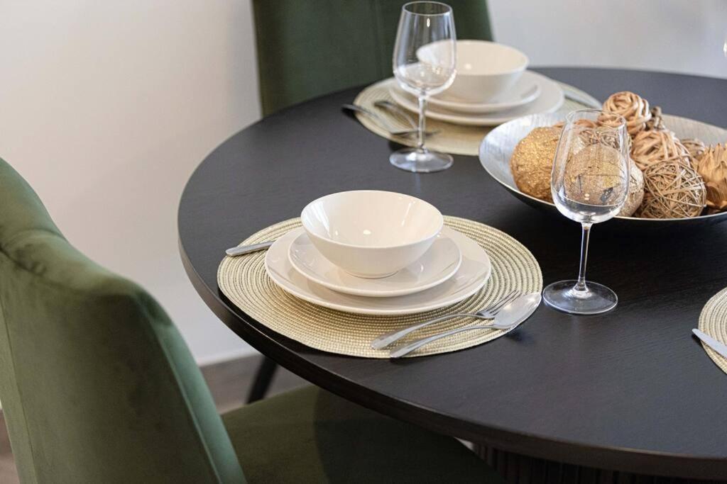 Апартаменты Chic 2 Bed Near Trade Centre With 5 Star Amenities Дубай Экстерьер фото