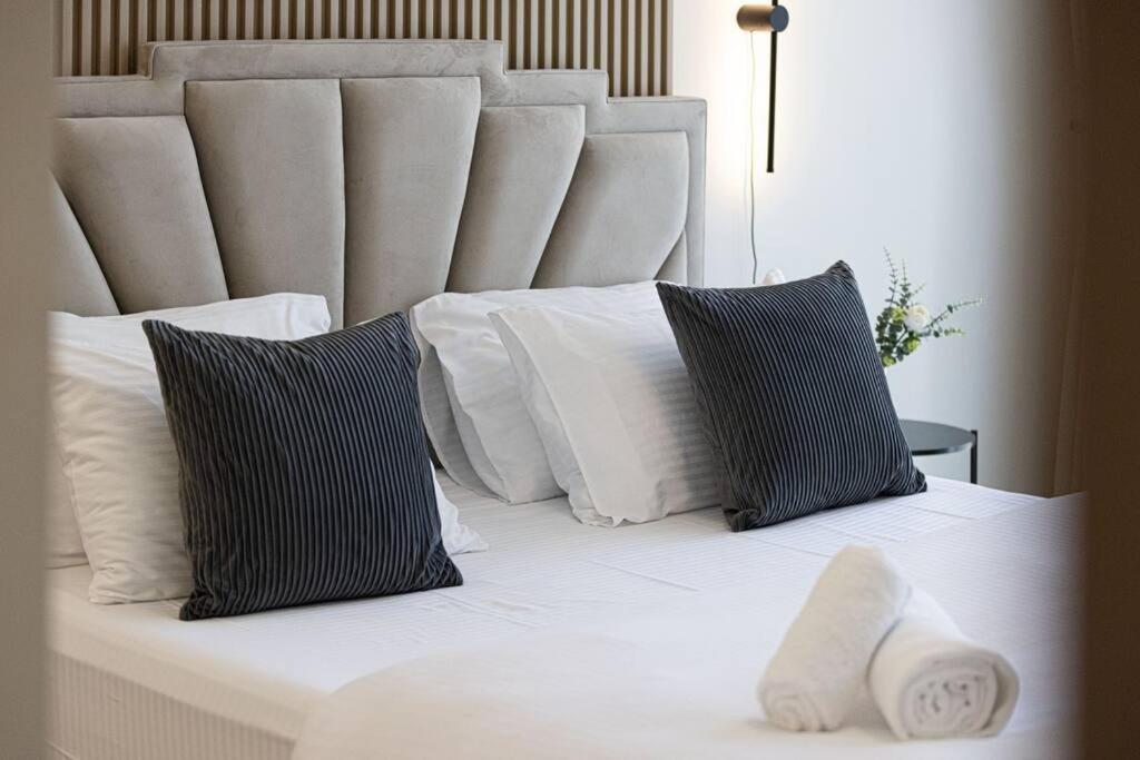 Апартаменты Chic 2 Bed Near Trade Centre With 5 Star Amenities Дубай Экстерьер фото